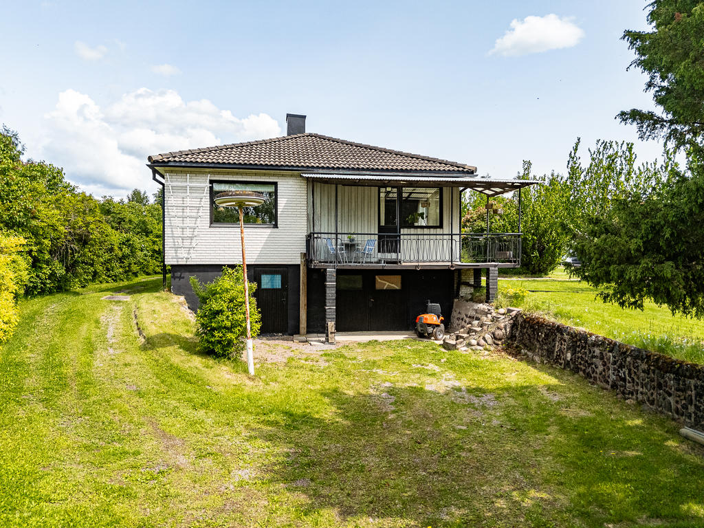 Balkong på baksidan av huset