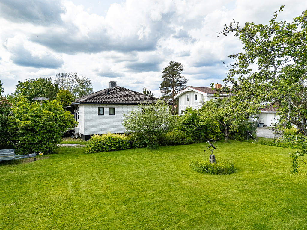 Mycket tomt på baksidan av huset!