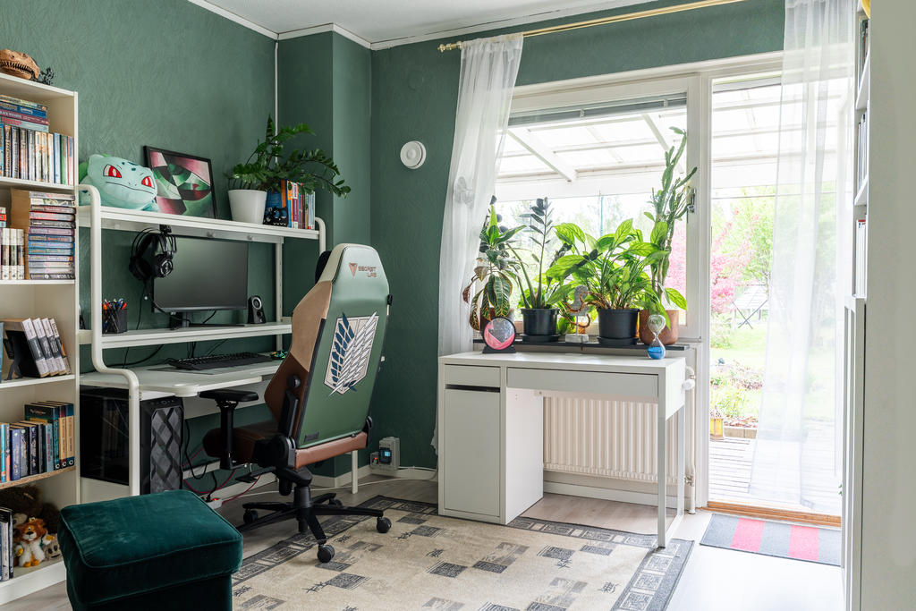 Sovrum med utgång till altan