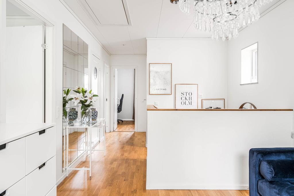 Hall sedd från allrum