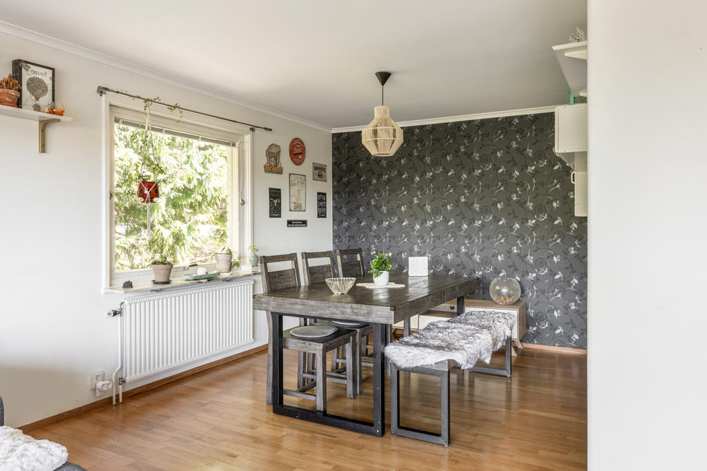 Matplats i anslutning till köket
