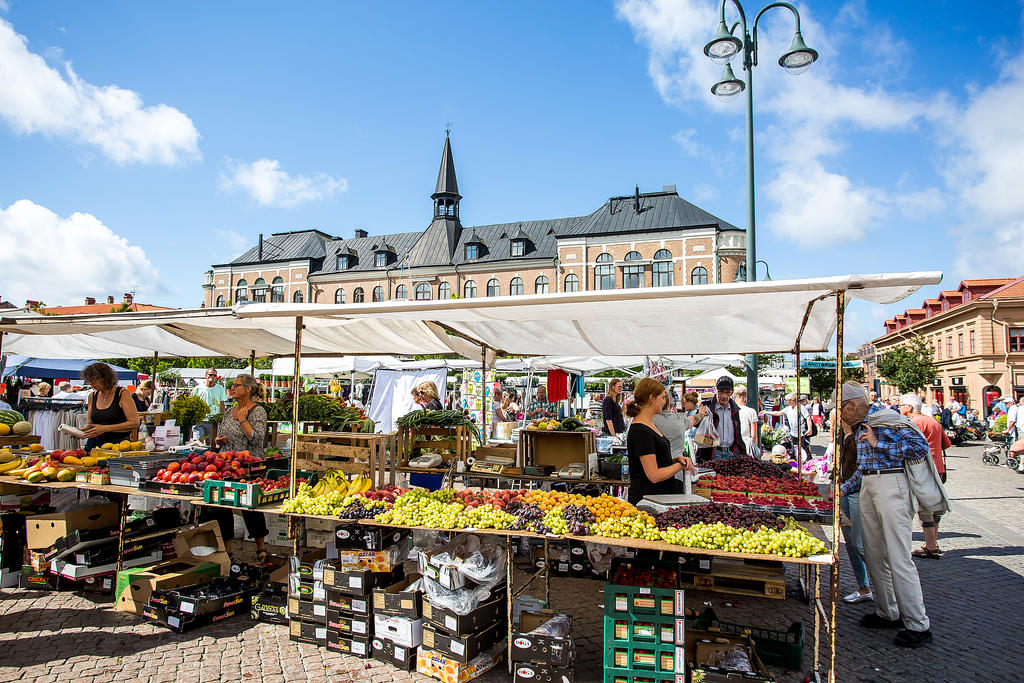 Torghandel varje onsdag och lördag