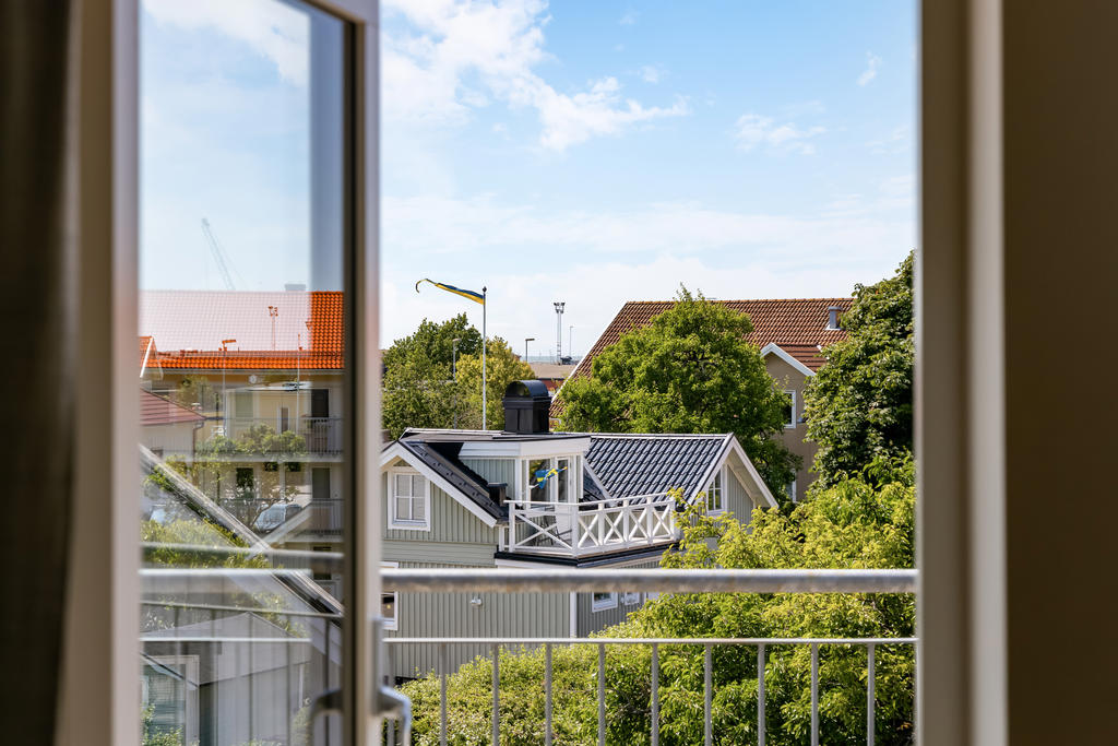 Utsikt över villaområdet och mot hamnen