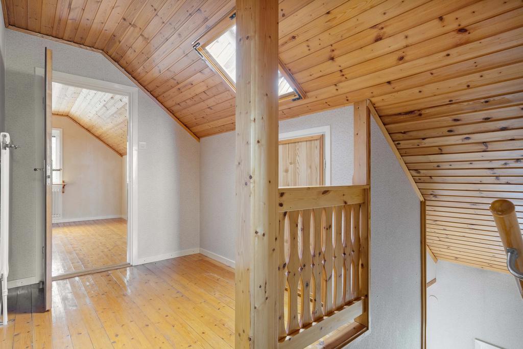 Trappa till hall övre plan