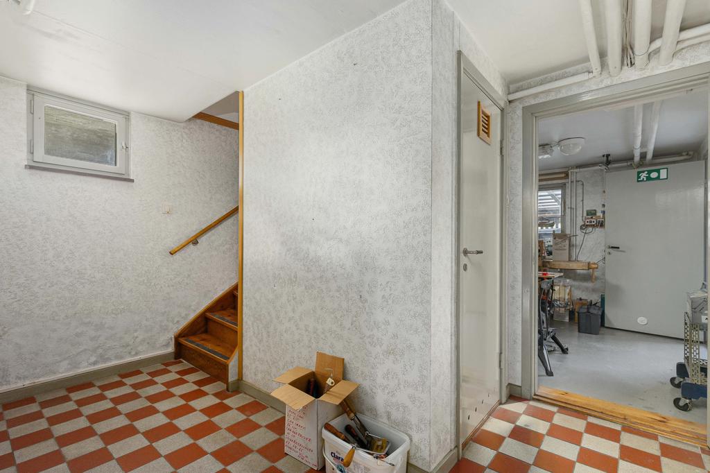 Hall källare.