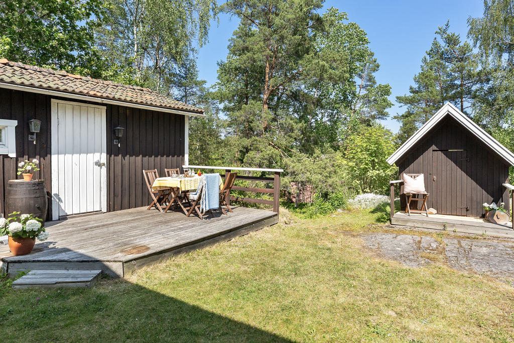 Lekstuga finns på tomten