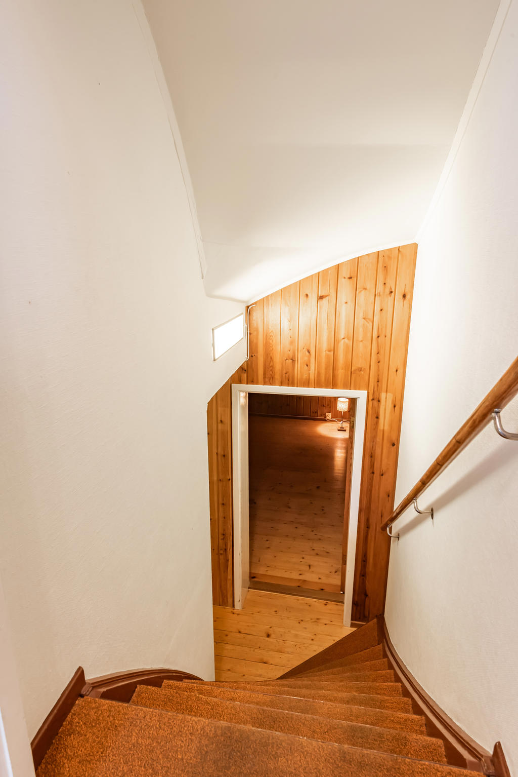 Trappan ner till källare