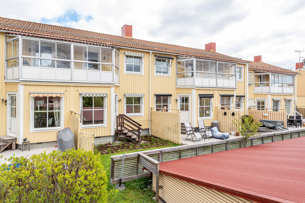 Mysig uteplats med potential!