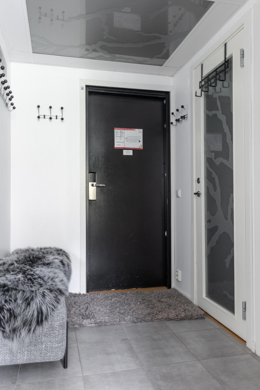 Välkomnande entré med goda avhängningsmöjligheter