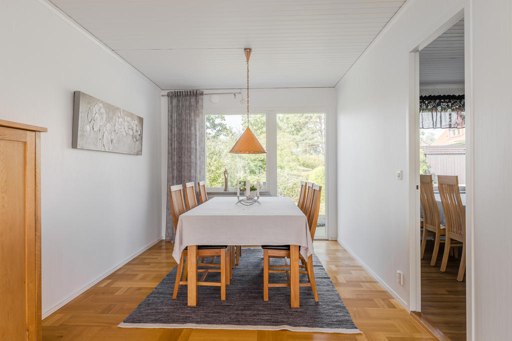 Vardagsrummet är i vinkel