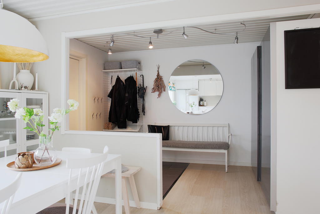 Öppen planlösning mellan kök och hall 