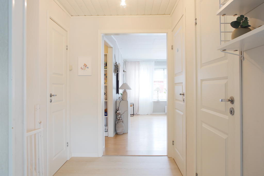 Passage mellan kök och vardagsrum
