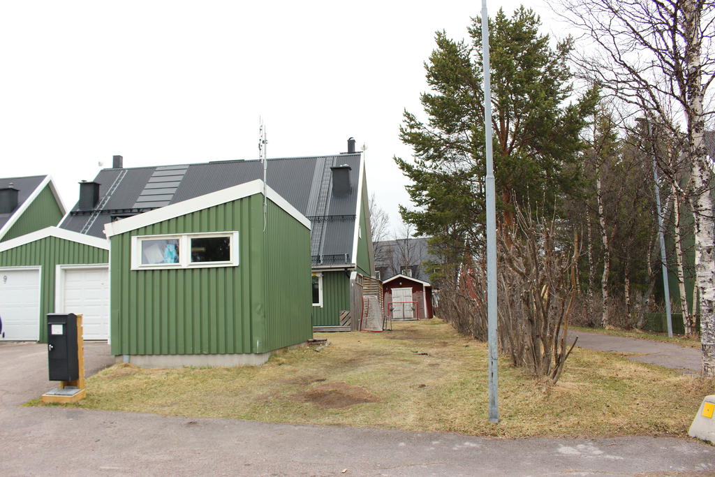 Extra parkering/uppställning vid förrådet