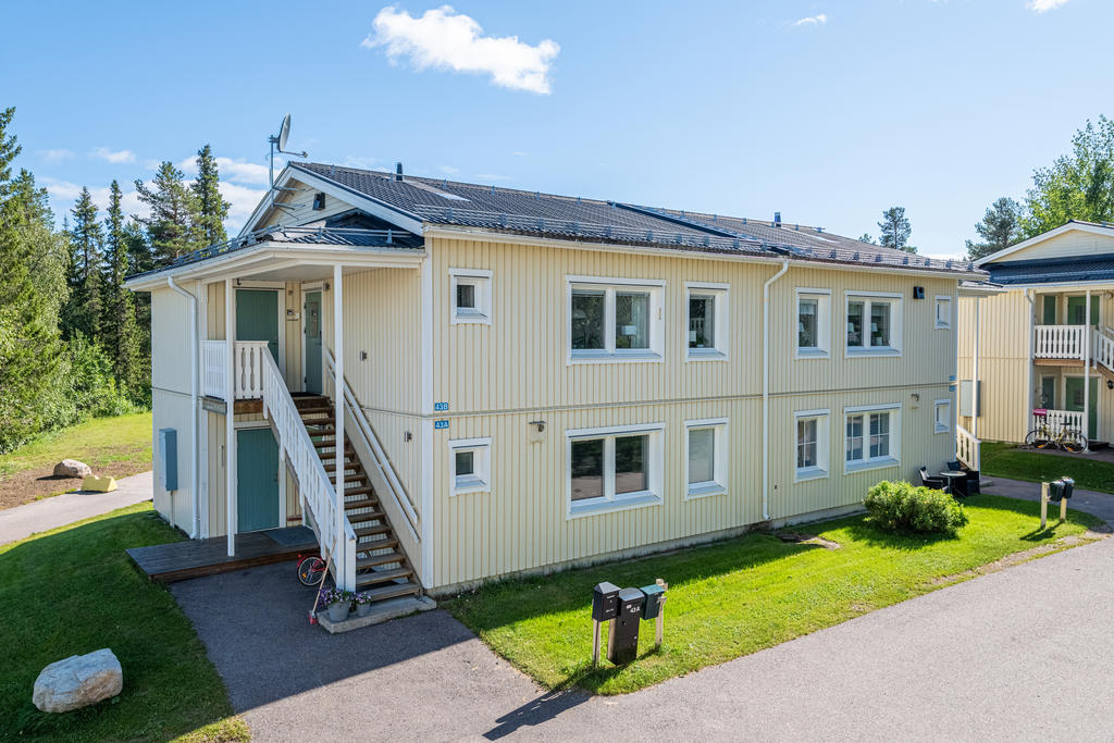 Fjällnäsgränd 43B
Övre plan. Fritt läge och ingen insyn.