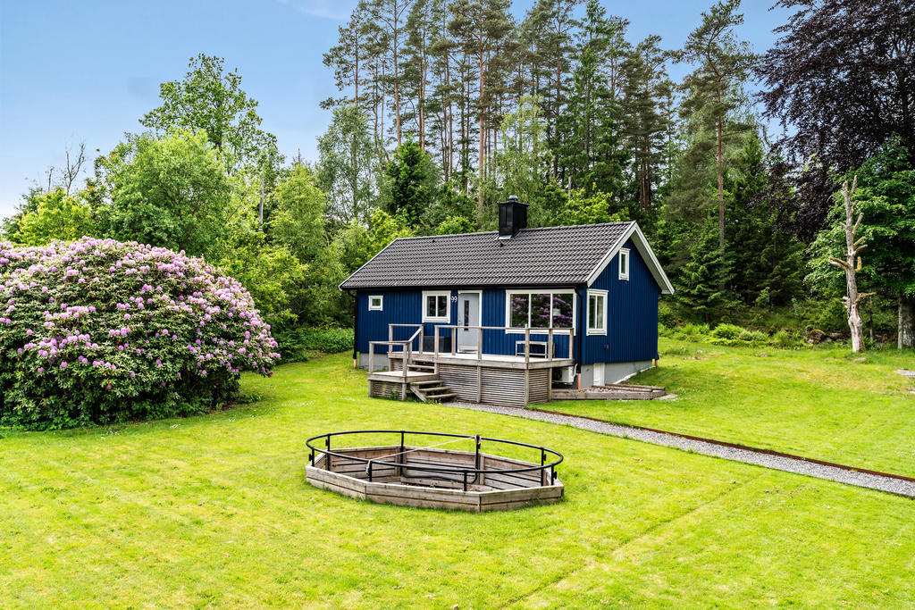 Ett totalrenoverat charmigt mindre hus om två rum och kök +ett sovloft om två sovrum