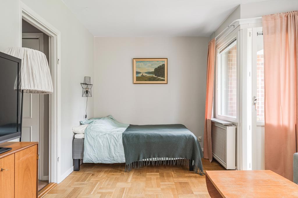 Sängplats som rymmer dubbelsäng