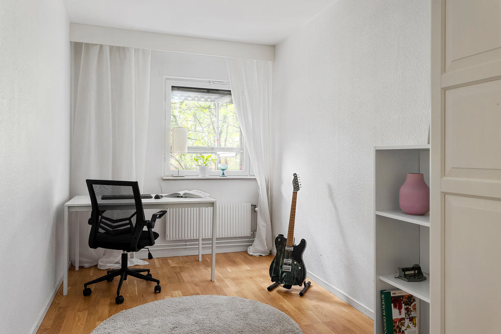 Sovrum 1 har en garderob som ingår i köpet
