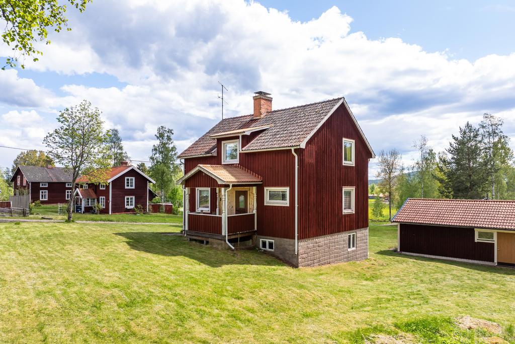 Naturskönt läge i utkanten av Djura