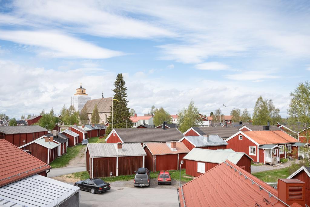 Utsikt från allrum. Mycket vackra kvarter. Gammelstads kyrkstad är ett av  Unescos världsarv.