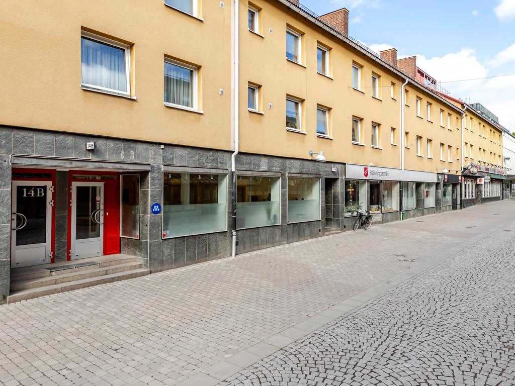 Egen ingång och 3 stora skyltfönster