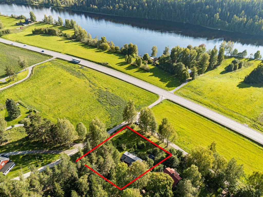 Dalälven rinner i närheten (fastighetsgränsen är ungefärlig)