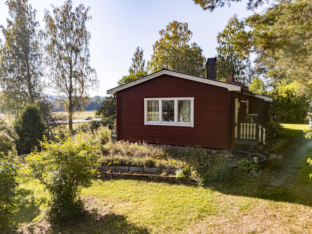 Huset sett från gårdens entré
