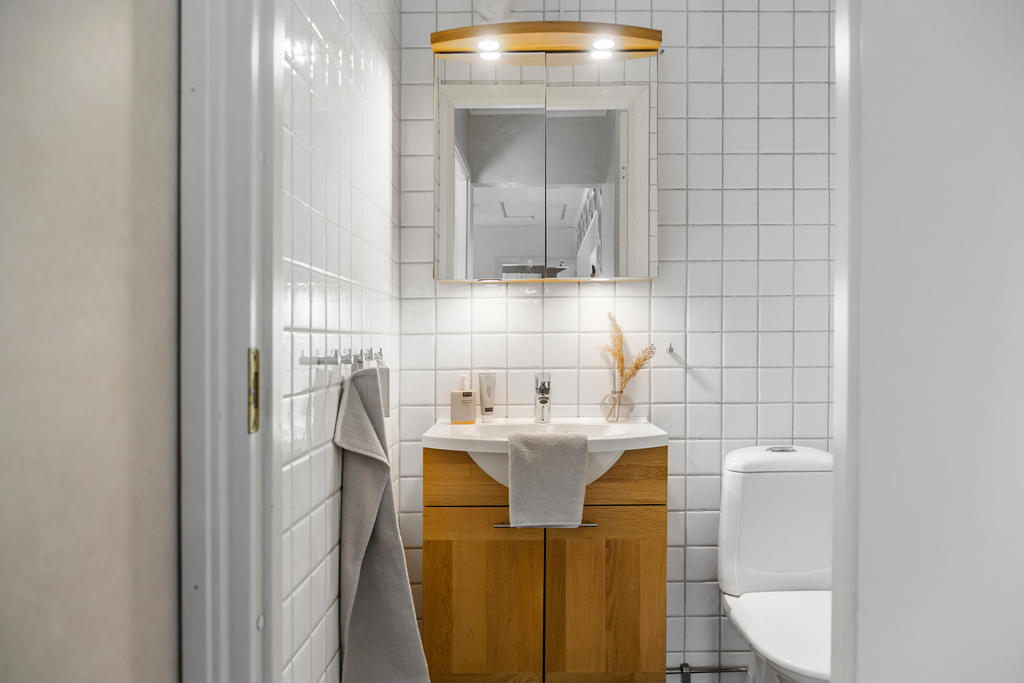 Gästtoalett i anslutning till sovrummen 