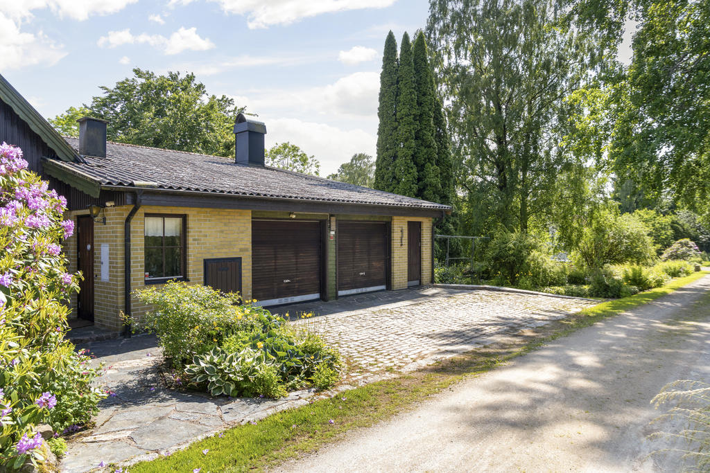 Vidbyggt dubbelgarage