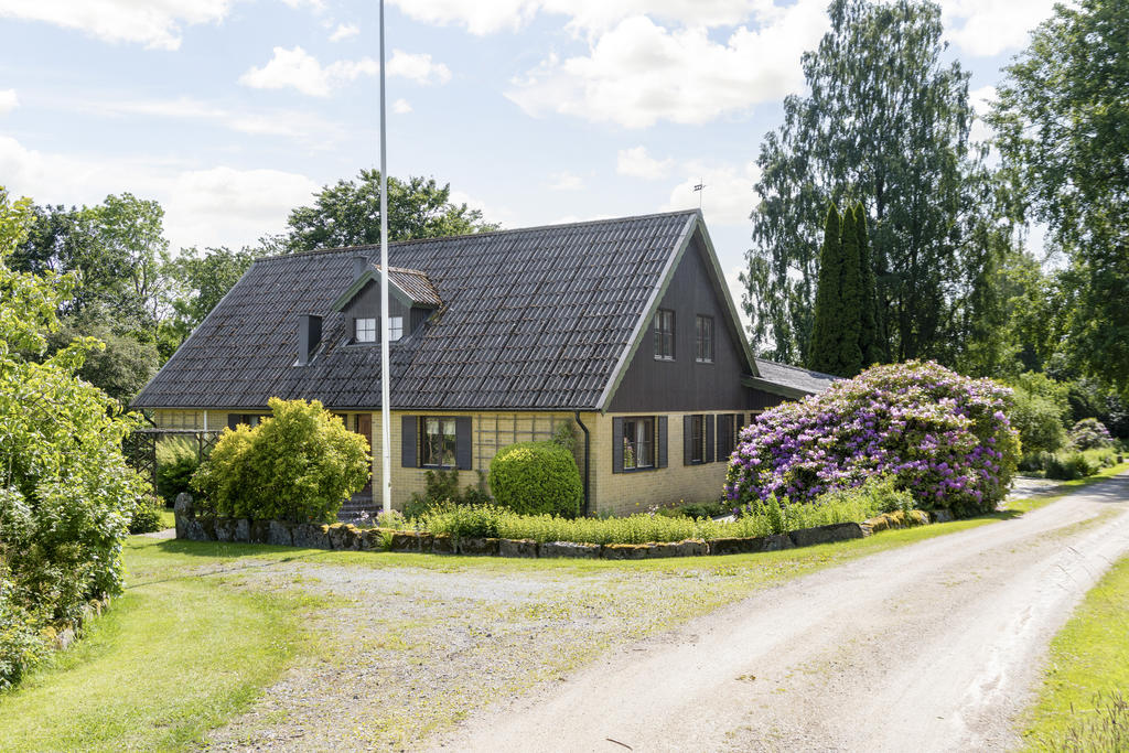 Trivsam och välplanerad familjevilla om 222+122 kvm!