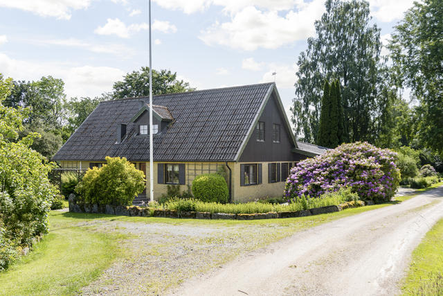 Trivsam och välplanerad familjevilla om 222+122 kvm!