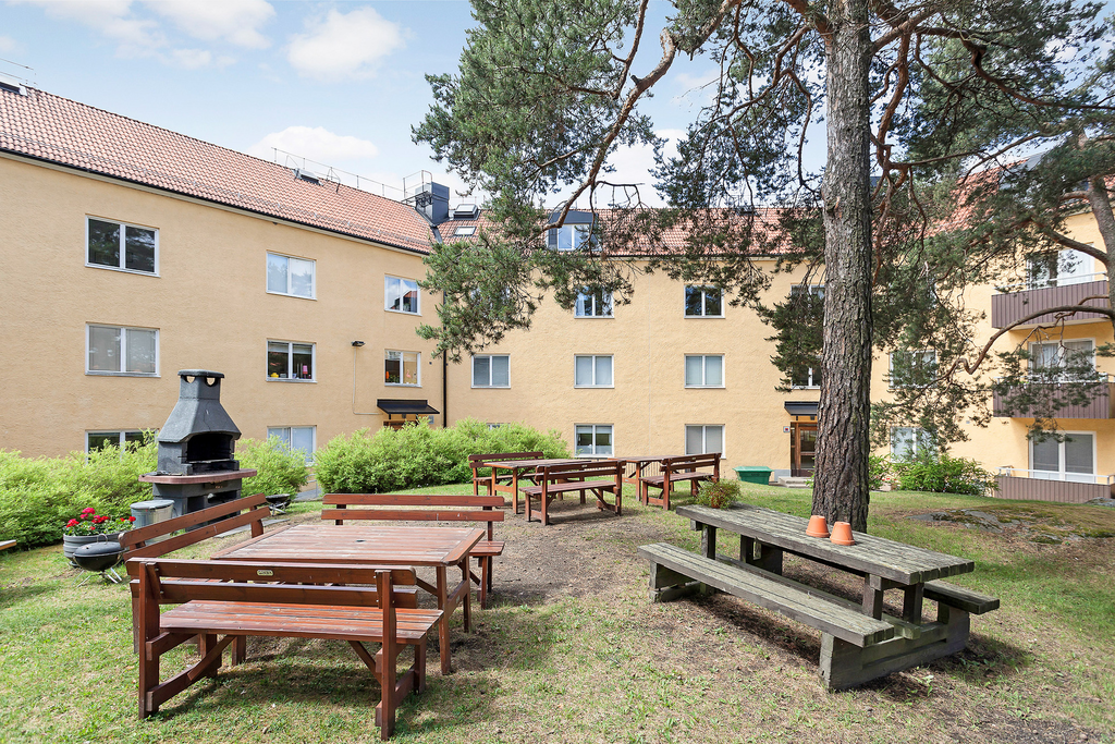 Gemensam gård på framsidan