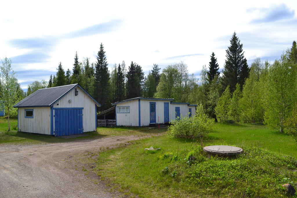 Garage och förrådsbyggnad