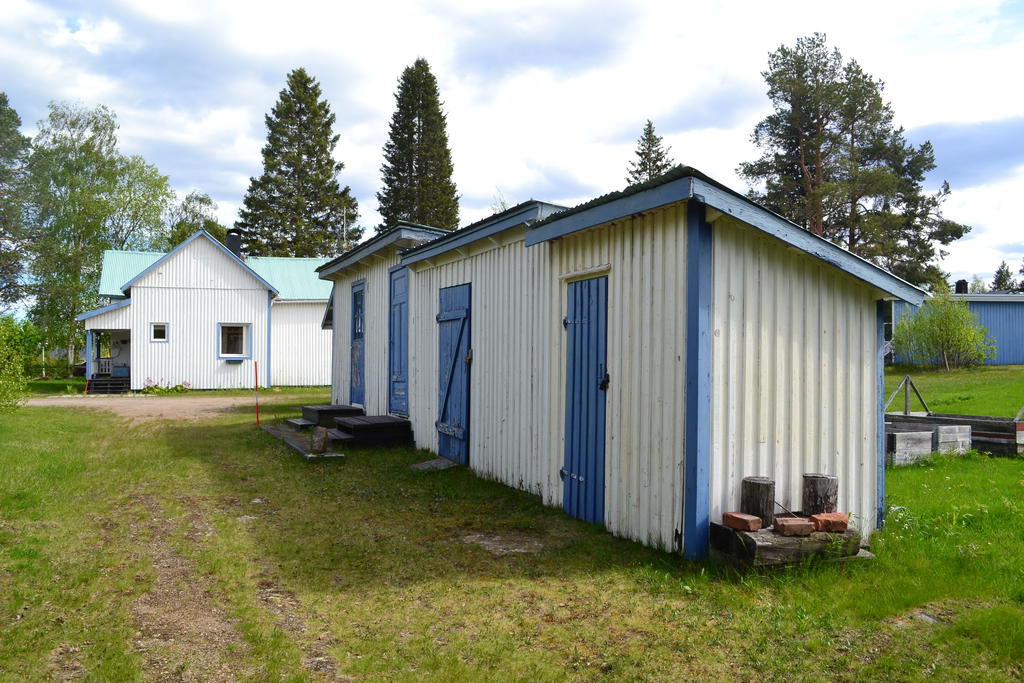 Förrådsbyggnad med sovstuga bland annat
