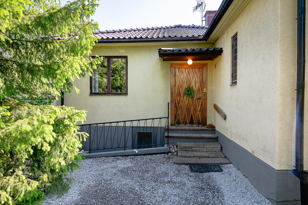 Entrén på gaveln