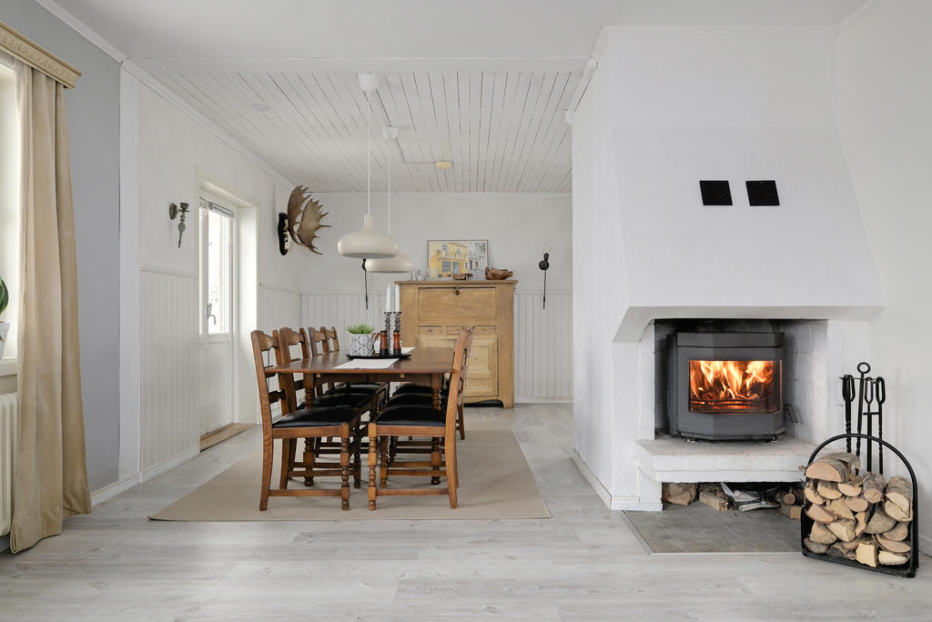 Vy från vardagsrum mot matplats