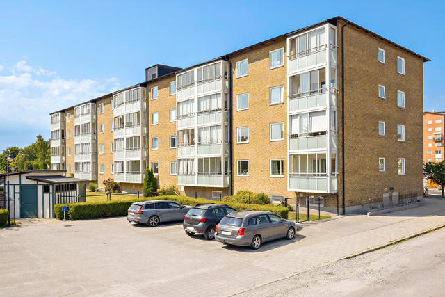 Välkommen till Föreningstorget 2A! Gavellägenhet med stor balkong.