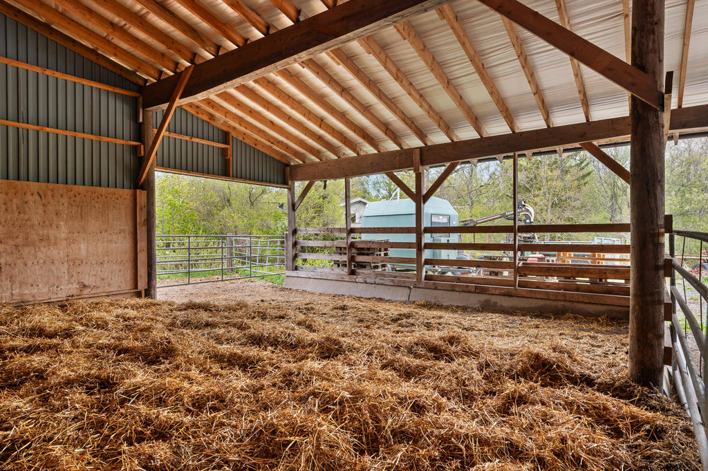 Lösdrift på baksidan av maskinhallen