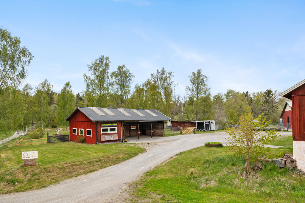 Gårdsbild vid gårdsbutik