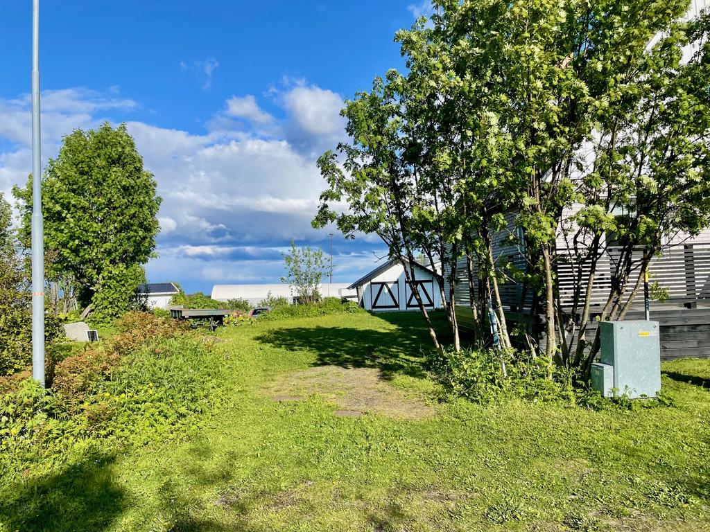 Hörnläge med extra plats för t.ex. uppställning av släp eller liknande
