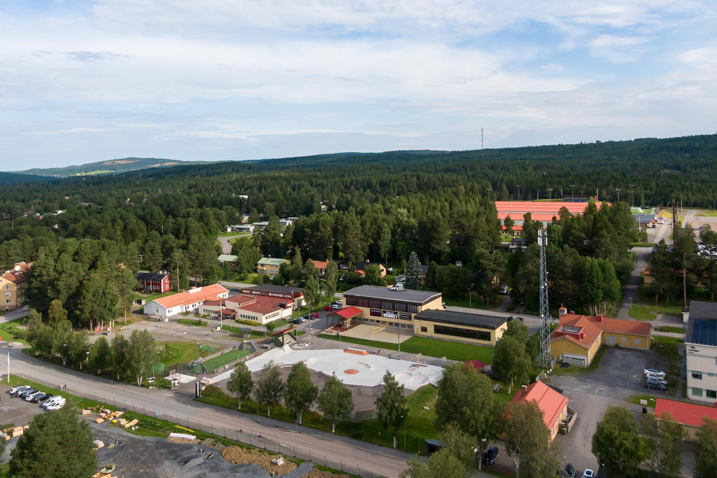 Aktivitetsplatsen Verket i Järpen. Bara 200 meter från huset.