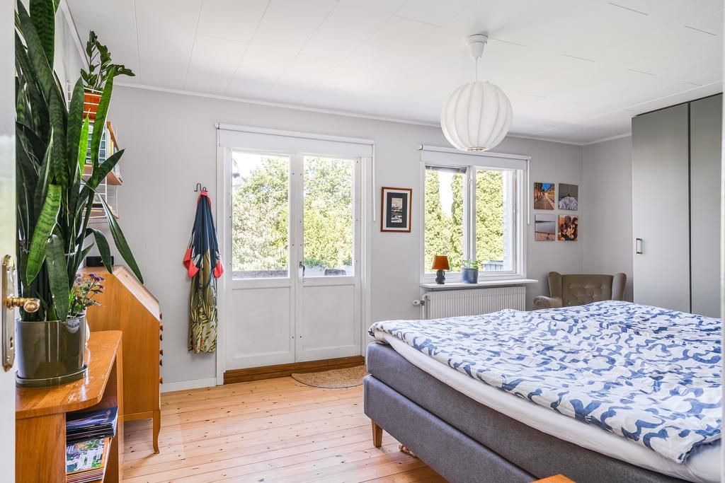 Med utgång till balkong
