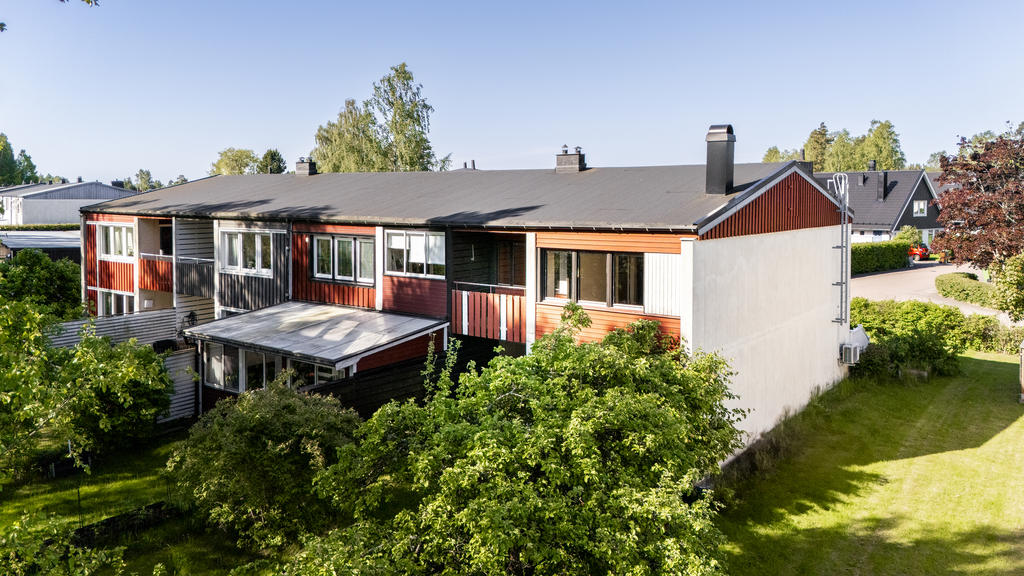 Välkommen till Axelssonsvägen 98. Gavel med härlig baksida!