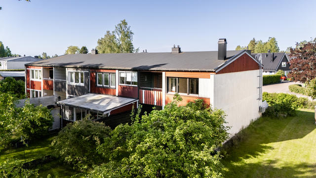 Välkommen till Axelssonsvägen 98. Gavel med härlig baksida!