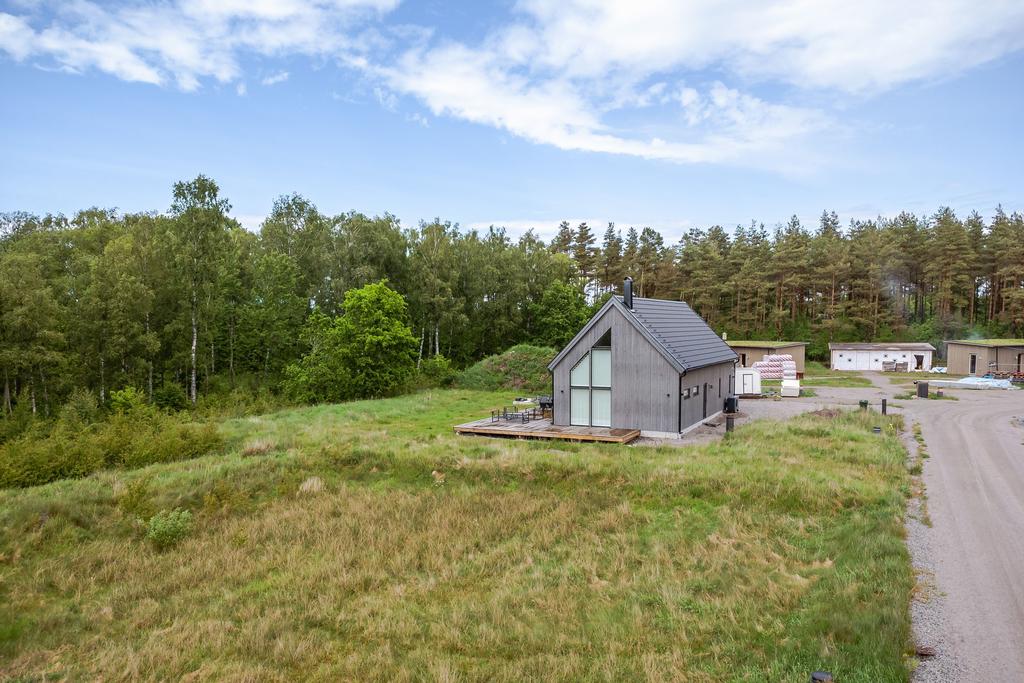 Tomt belägen i ett område med vacker natur nära inpå