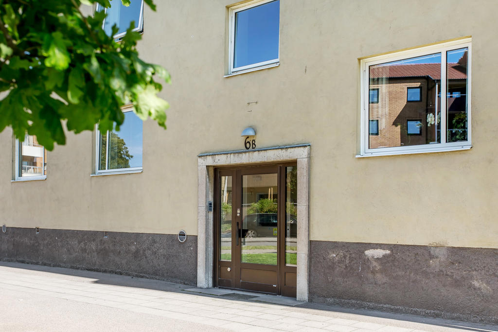 Ingången till Holgersgatan 6B