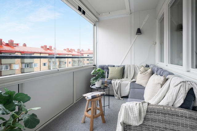 Balkong i bästa solläge mot innergården