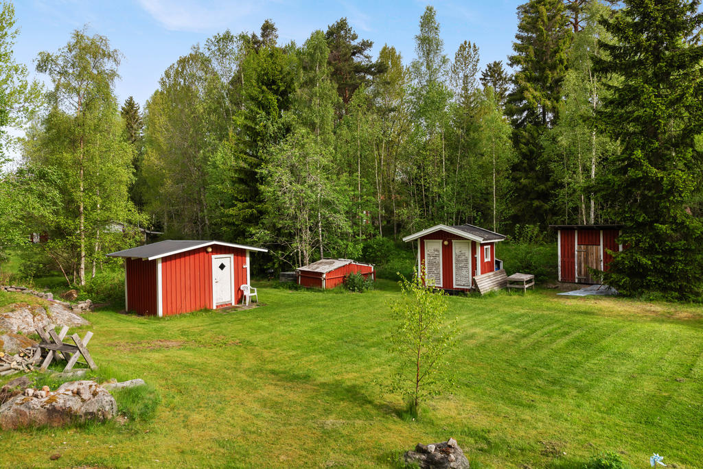 Förråd, kompost, utedass, vedförvaring 