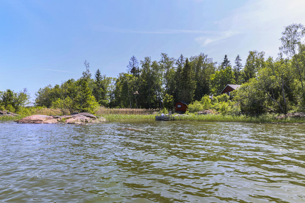 Vy från havet in mot huset 