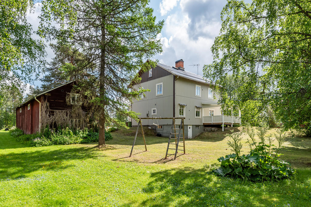 Mysig trädgård 