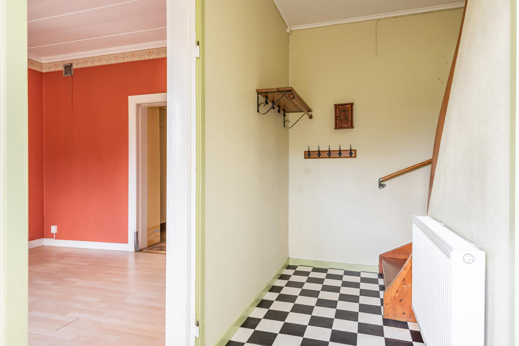 Hallen med trappa upp till övre plan